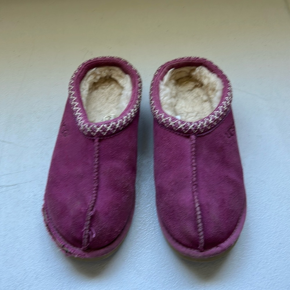 UGG Tasman Pink Slipper. Size 6